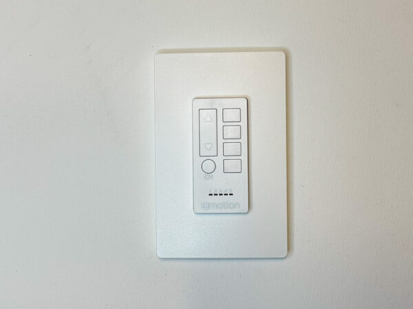 QMOTION QDR2 Assembled Front View motorized blind control